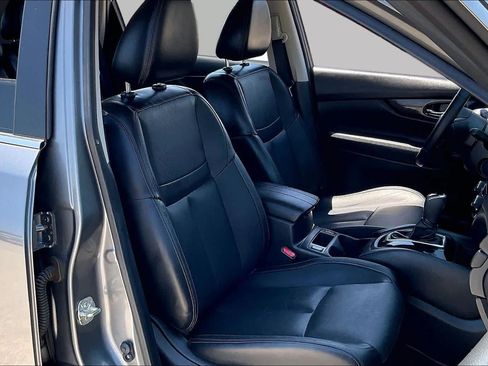 Used 2017 Nissan Rogue SL FWD image 9