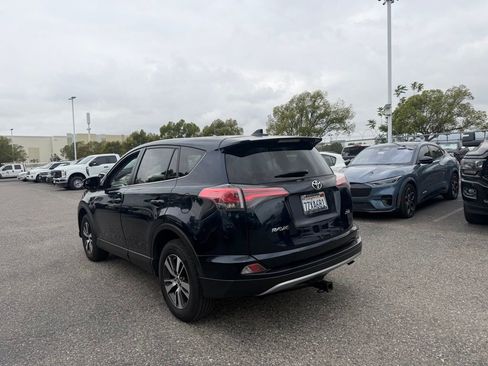 Used 2017 Toyota RAV4 XLE w/ Carpet Mat Package FWD image 4