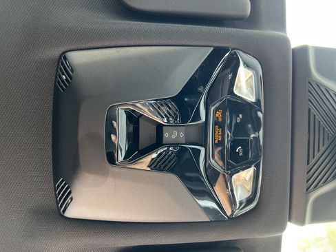 Used 2025 BMW X2 xDrive28i AWD/4WD image 36