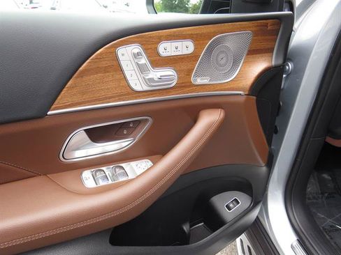 Used 2025 Mercedes-Benz GLE 450 4MATIC image 9