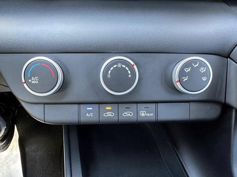 Used 2023 Hyundai Elantra SE FWD image 22