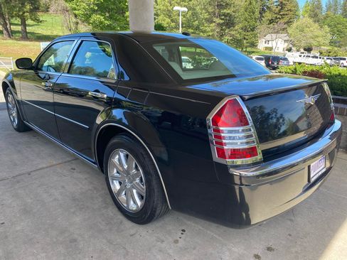 Used 2007 Chrysler 300 C RWD image 3