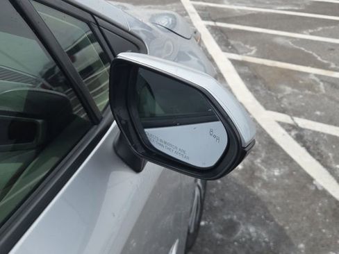 Used 2021 Toyota Corolla LE image 6