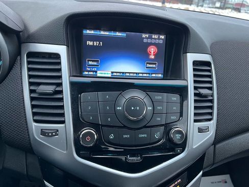 Used 2015 Chevrolet Cruze LT image 34