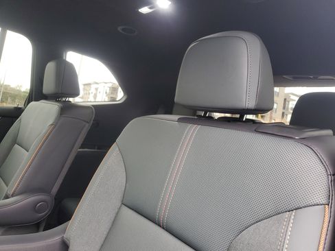 Used 2024 GMC Acadia AT4 image 10