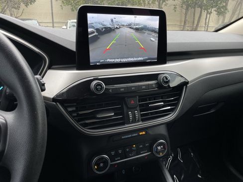 Used 2020 Ford Escape SE image 19