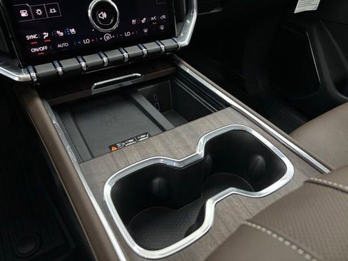 New 2026 GMC Acadia Denali Ultimate w/ LPO, Floor Liner Package AWD/4WD image 29