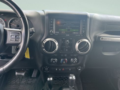 Used 2017 Jeep Wrangler Unlimited Rubicon w/ Connectivity Group AWD/4WD image 15