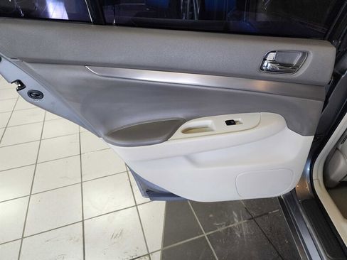 Used 2011 INFINITI G25 x w/ Moonroof Pkg image 21