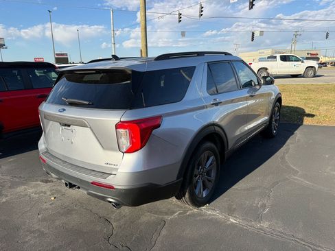 Used 2022 Ford Explorer XLT w/ Equipment Group 202A image 6