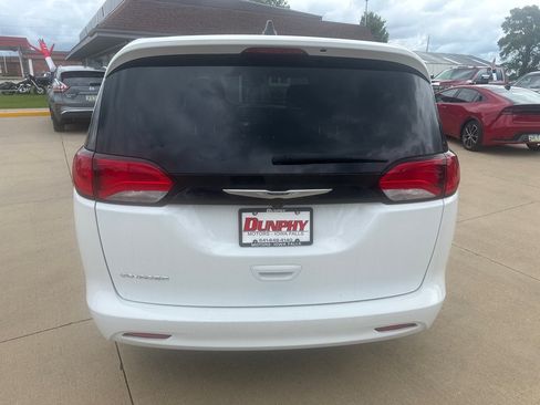 Used 2024 Chrysler Voyager LX FWD image 4