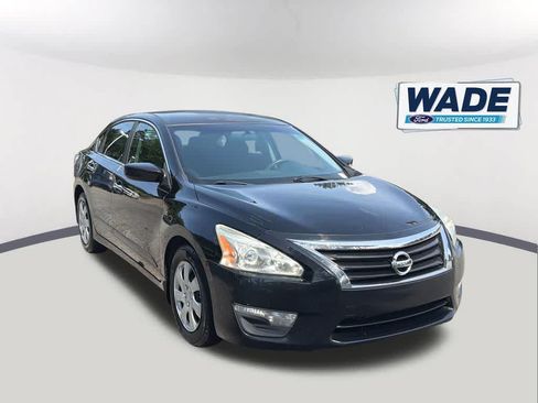 Used 2014 Nissan Altima 2.5 S w/ Display Audio Package FWD image 3