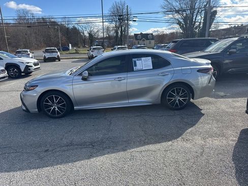 Used 2024 Toyota Camry SE image 4