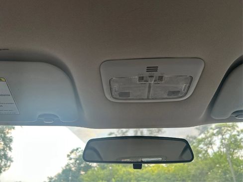 Used 2015 Toyota Corolla LE image 16