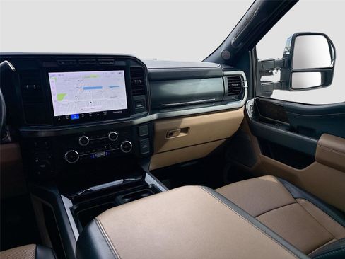 Used 2023 Ford F250 Lariat w/ Chrome Package image 28