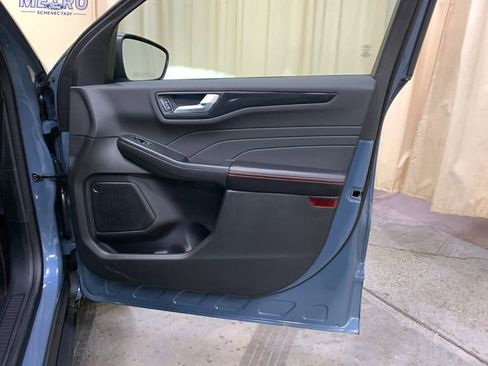 Used 2023 Ford Escape ST-Line Elite image 11