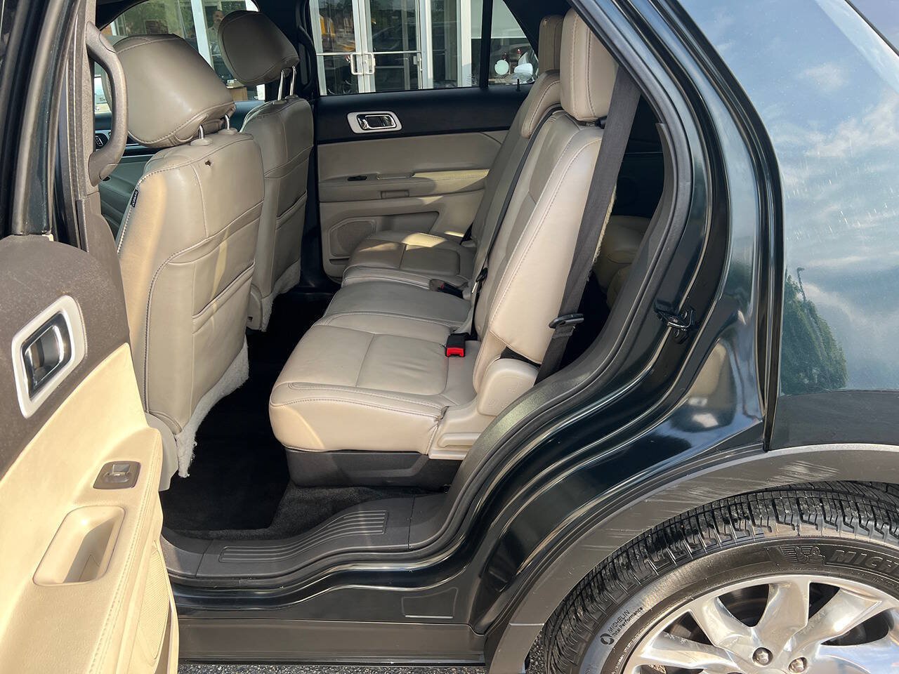 Used 2015 Ford Explorer XLT w/ Equipment Group 202A FWD image 21