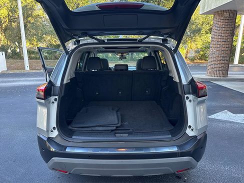 Used 2022 Nissan Rogue SV w/ SV Premium Package image 12