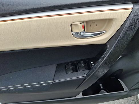 Used 2016 Toyota Corolla LE FWD image 14