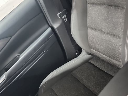 Used 2025 Chevrolet Traverse LT FWD image 28