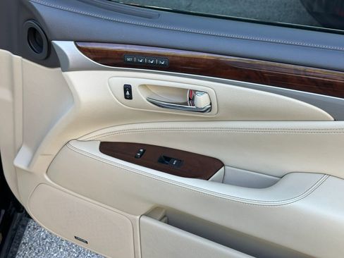 Used 2013 Lexus LS 460 w/ Comfort Pkg image 20