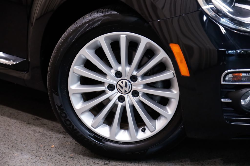 Used 2019 Volkswagen Beetle 2.0T SE FWD image 8