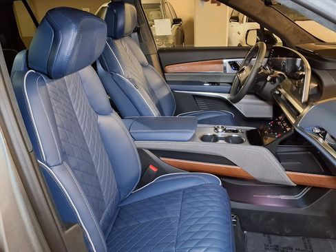 New 2026 Cadillac Vistiq Premium Luxury image 6