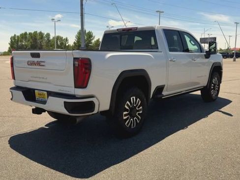 Used 2024 GMC Sierra 2500 Denali w/ Denali Reserve Package AWD/4WD image 8