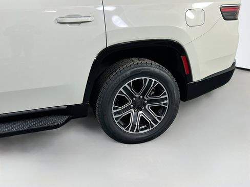 Used 2022 Jeep Wagoneer Series III image 31