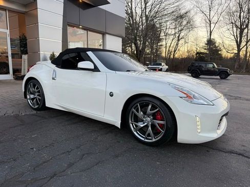 Used 2017 Nissan 370Z Touring Sport image 6