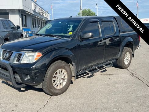 Used 2017 Nissan Frontier SV w/ SV Value Truck Package AWD/4WD image 2