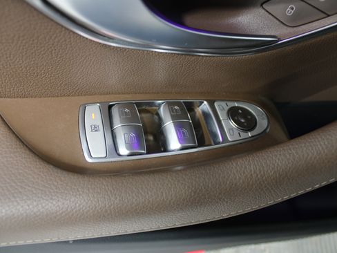 Used 2017 Mercedes-Benz E 300 4MATIC image 7