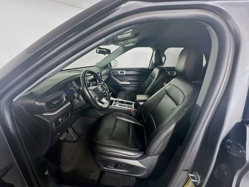 Used 2023 Ford Explorer XLT w/ Equipment Group 202A image 13