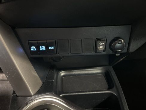 Used 2016 Toyota RAV4 XLE w/ Convenience Package AWD/4WD image 21