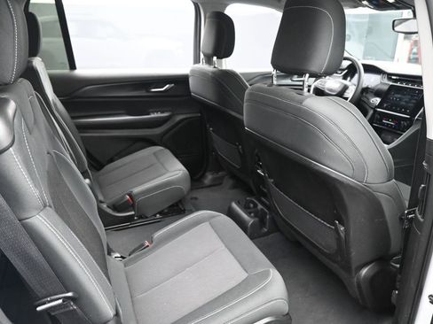 Used 2023 Jeep Grand Cherokee L Laredo image 28