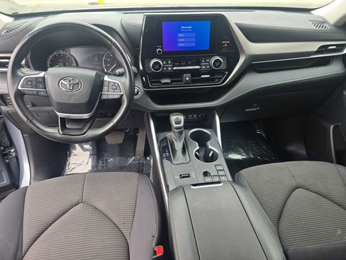 Used 2023 Toyota Highlander LE FWD image 21