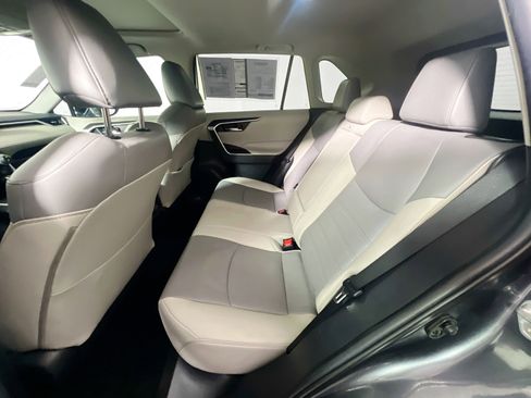 Used 2020 Toyota RAV4 XLE Premium image 28