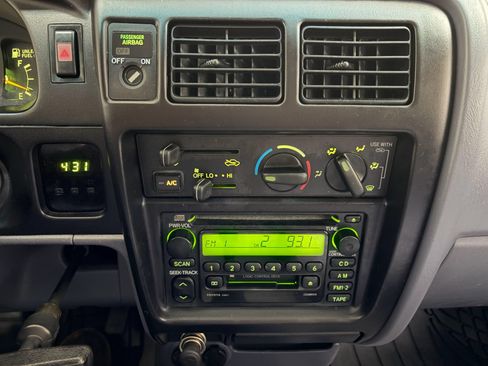 Used 2000 Toyota Tacoma 2WD Xtracab w/ SR5 Pkg image 11