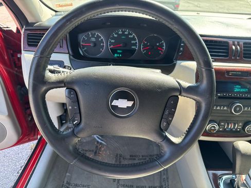 Used 2010 Chevrolet Impala LTZ FWD image 13