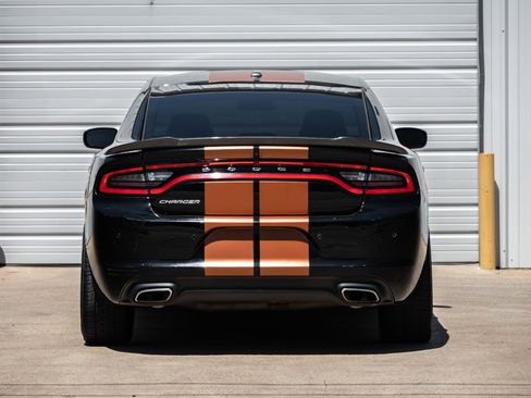 Used 2019 Dodge Charger SXT RWD image 6