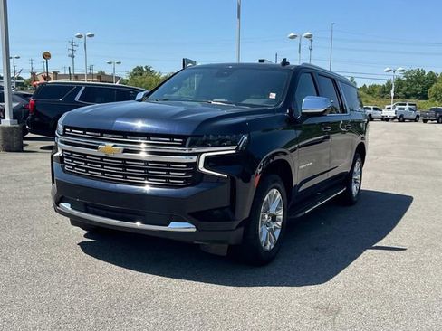 Used 2024 Chevrolet Suburban Premier AWD/4WD image 8