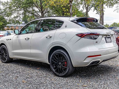 Used 2021 Maserati Levante image 4