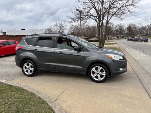 Used 2016 Ford Escape SE w/ Equipment Group 201A image 8