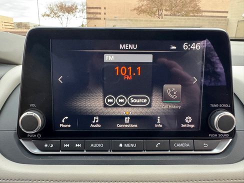 Used 2024 Nissan Rogue SV w/ SV Premium Package image 41