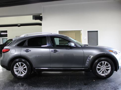 Used 2017 INFINITI QX70 2WD w/ Premium Package image 2