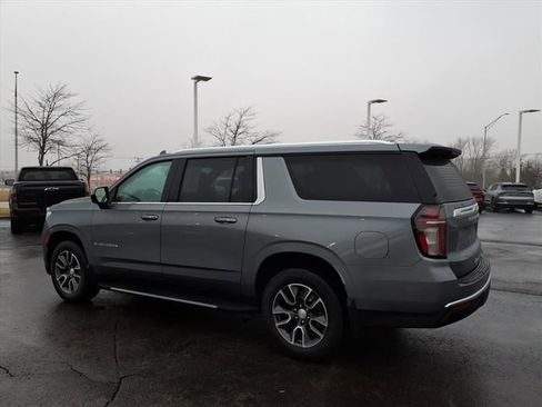 Used 2021 Chevrolet Suburban LT image 9