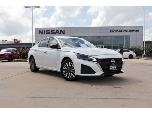 Used 2024 Nissan Altima 2.5 SV AWD/4WD image 1