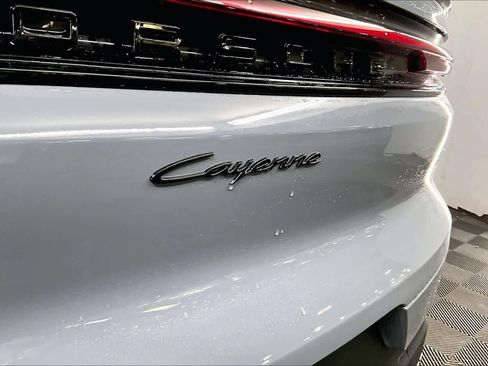 Used 2024 Porsche Cayenne image 9
