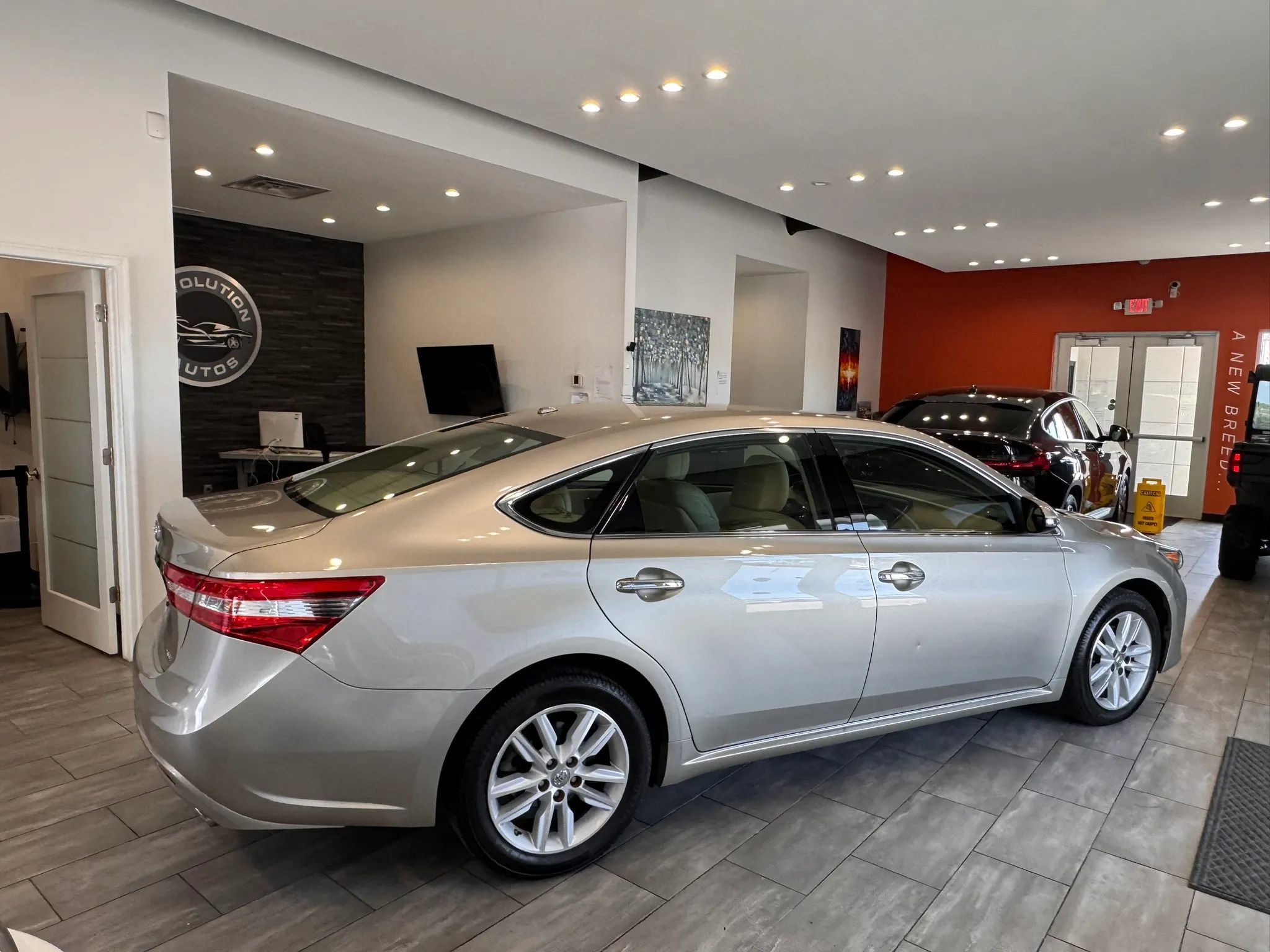 Used 2015 Toyota Avalon XLE FWD image 15