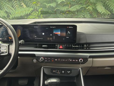 Used 2026 Kia Carnival FWD image 17